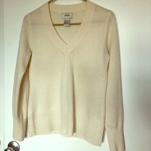 Cream V-neck cashmere sweater